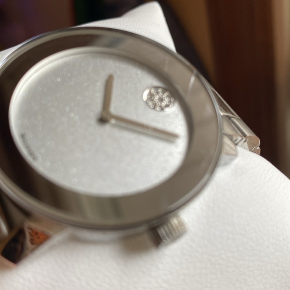Movado BOLD woman’s watch - Picture 4 of 15